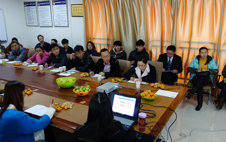 天度第四屆客戶沙龍及網(wǎng)絡(luò)營(yíng)銷分享會(huì)于2013年10月23日舉行，30余家客戶參加了本次沙龍和講座，并給予高度贊許和認(rèn)可。事實(shí)證明，天度在不斷強(qiáng)化產(chǎn)品和服務(wù)品質(zhì)的同時(shí)，我們還持續(xù)不斷加強(qiáng)對(duì)客戶網(wǎng)站運(yùn)營(yíng)和營(yíng)銷推廣上的支持。選擇天度，就是選擇了一條通往新媒體營(yíng)銷和電子商務(wù)的捷徑。