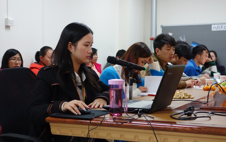 昆明天度網(wǎng)絡(luò)公司從2013年開(kāi)始籌備新媒體營(yíng)銷公益講座和老客戶網(wǎng)絡(luò)營(yíng)銷沙龍，我們邀請(qǐng)了國(guó)內(nèi)網(wǎng)絡(luò)營(yíng)銷和移動(dòng)互聯(lián)網(wǎng)營(yíng)銷專家親臨公司，為保證培訓(xùn)質(zhì)量和溝通效果，我們每次只邀請(qǐng)20-30家老客戶參加（全免費(fèi)），我們將秉承全公益、全免費(fèi)、不推銷任何產(chǎn)品和服務(wù)、只講干貨等原則，為新老客戶創(chuàng)造更多價(jià)值。