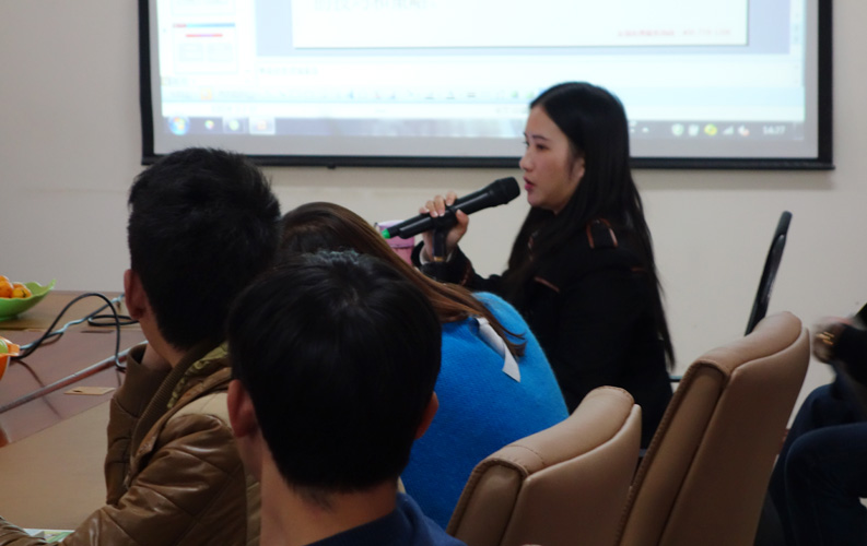 昆明天度網(wǎng)絡(luò)公司從2013年開(kāi)始籌備新媒體營(yíng)銷公益講座和老客戶網(wǎng)絡(luò)營(yíng)銷沙龍，我們邀請(qǐng)了國(guó)內(nèi)網(wǎng)絡(luò)營(yíng)銷和移動(dòng)互聯(lián)網(wǎng)營(yíng)銷專家親臨公司，為保證培訓(xùn)質(zhì)量和溝通效果，我們每次只邀請(qǐng)20-30家老客戶參加（全免費(fèi)），我們將秉承全公益、全免費(fèi)、不推銷任何產(chǎn)品和服務(wù)、只講干貨等原則，為新老客戶創(chuàng)造更多價(jià)值。